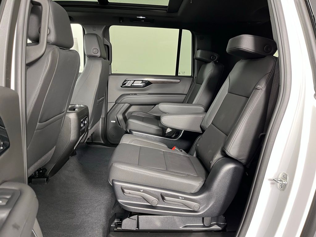 2025 Chevrolet Suburban LT 25