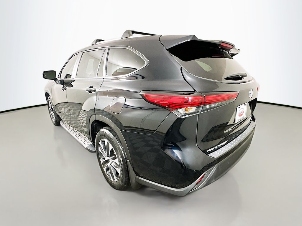 Thumbnail: 2023 Toyota Highlander - 7