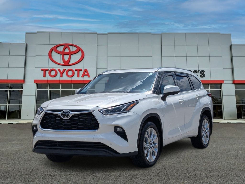 White (Blizzard Pearl) 2021 Toyota Highlander SUV / Crossover Front-Wheel Drive 8-Speed Automatic