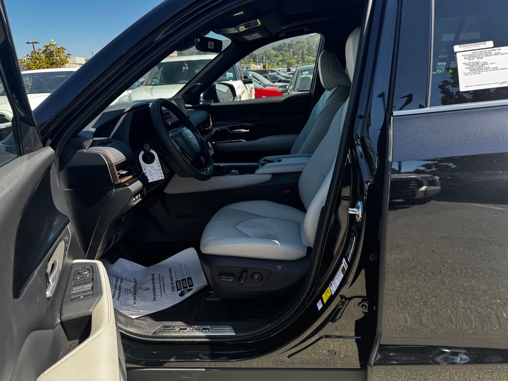 New 2026 Toyota Grand Highlander Hybrid SUV
