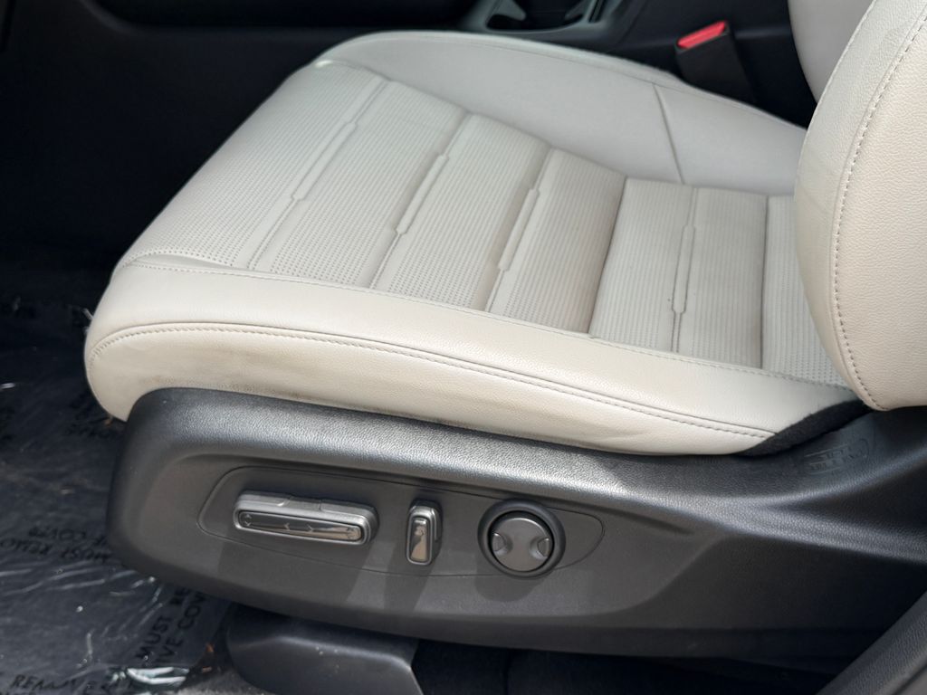 2025 Honda CR-V LX - Photo 22