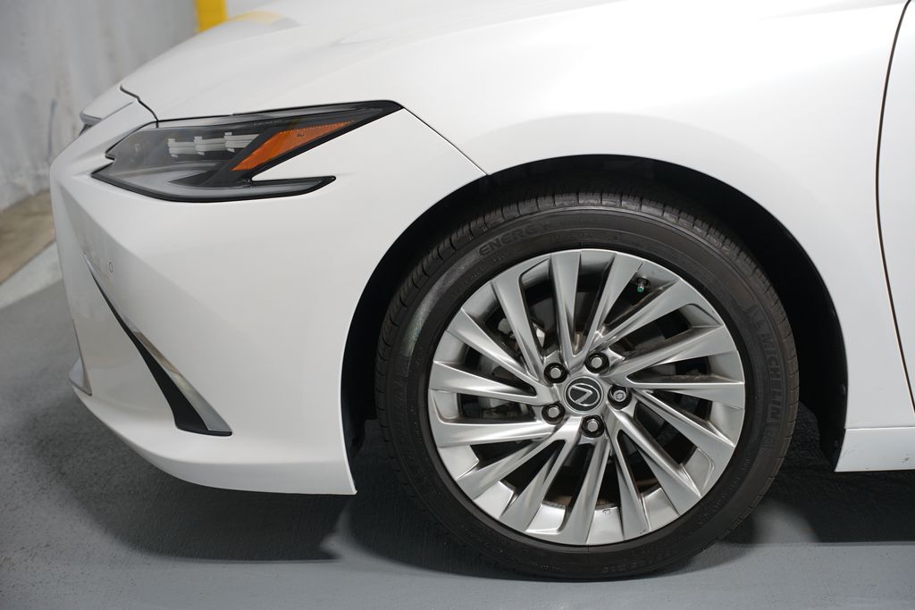 Thumbnail: 2022 Lexus ES - 5