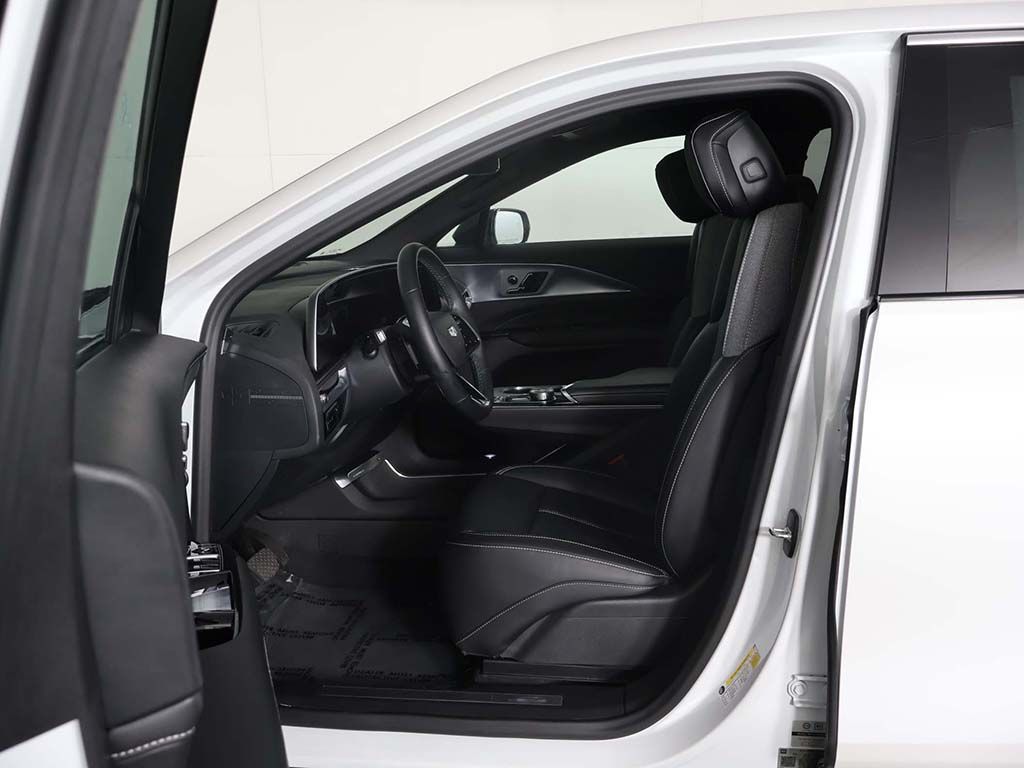 Used 2024 White Cadillac Tech image 29