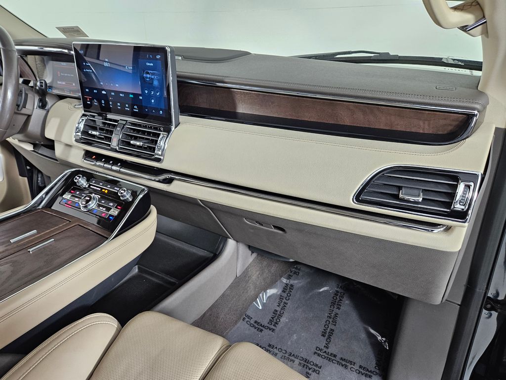 Thumbnail: 2022 Lincoln Navigator - 14