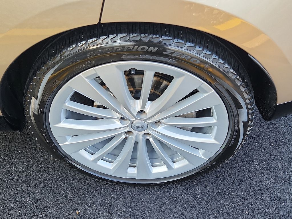 Thumbnail: 2024 Land Rover Range Rover - 8