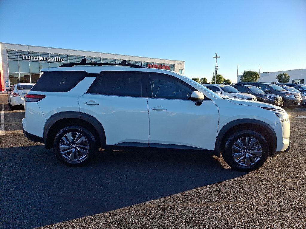 Thumbnail: 2024 Nissan Pathfinder - 7