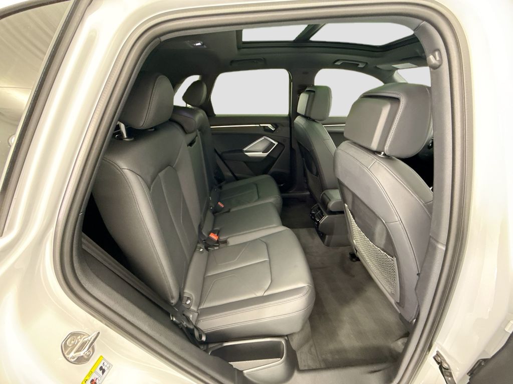 Thumbnail: 2025 Audi Q3 - 20