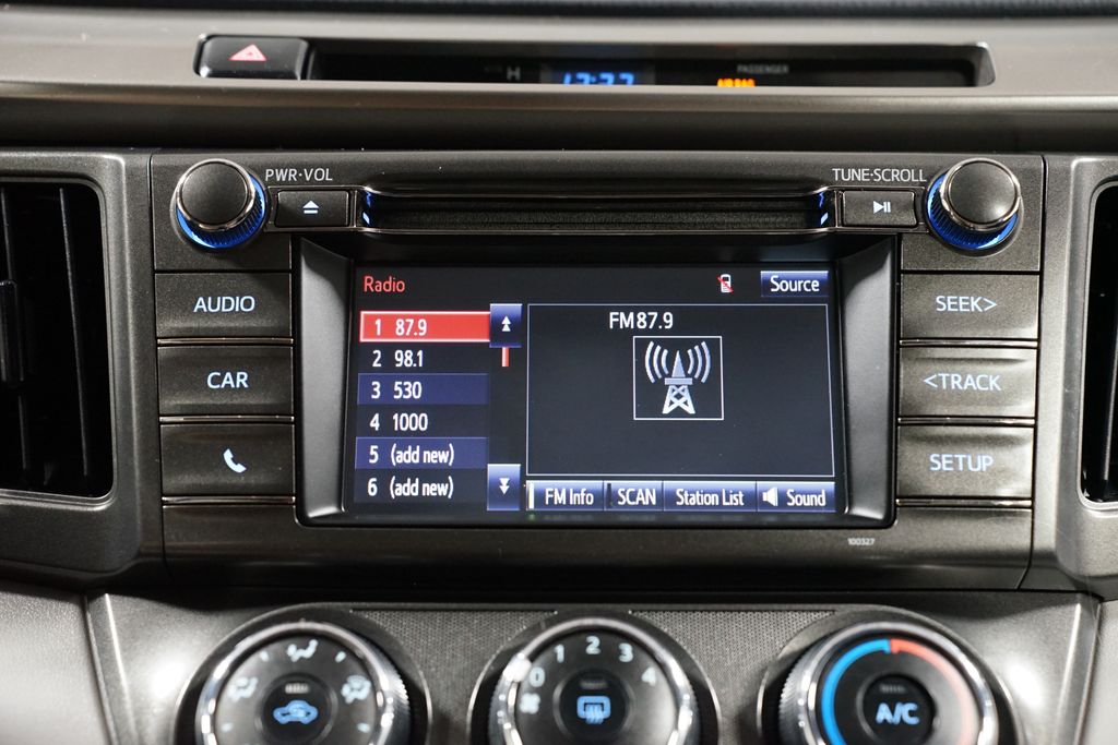 Thumbnail: 2014 Toyota RAV4 - 17