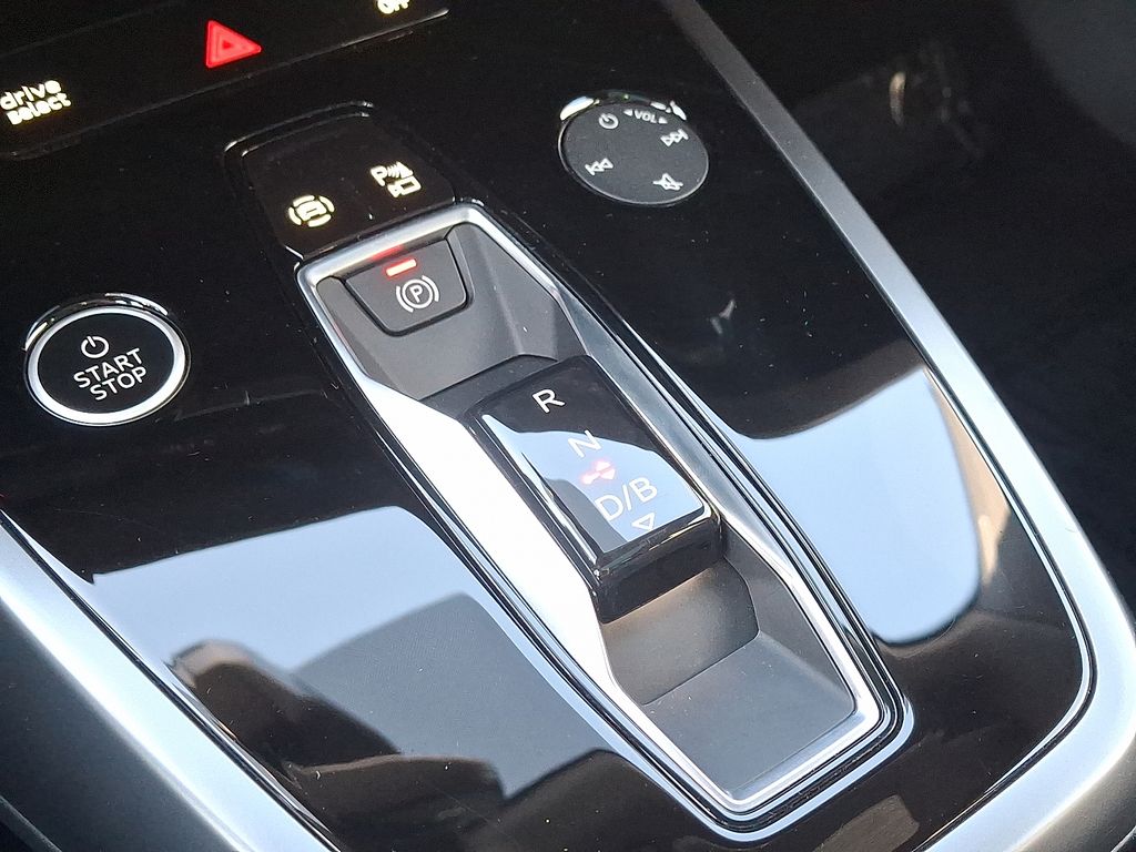 Thumbnail: 2024 Audi Q4 e-tron - 15