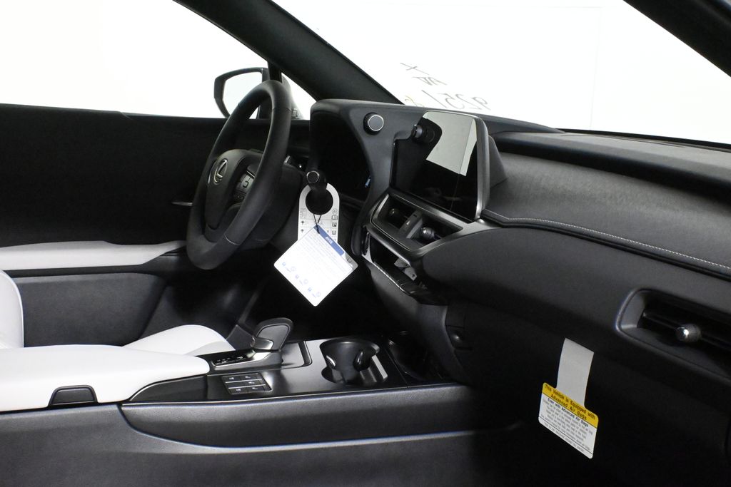 Thumbnail: 2025 Lexus UX - 32