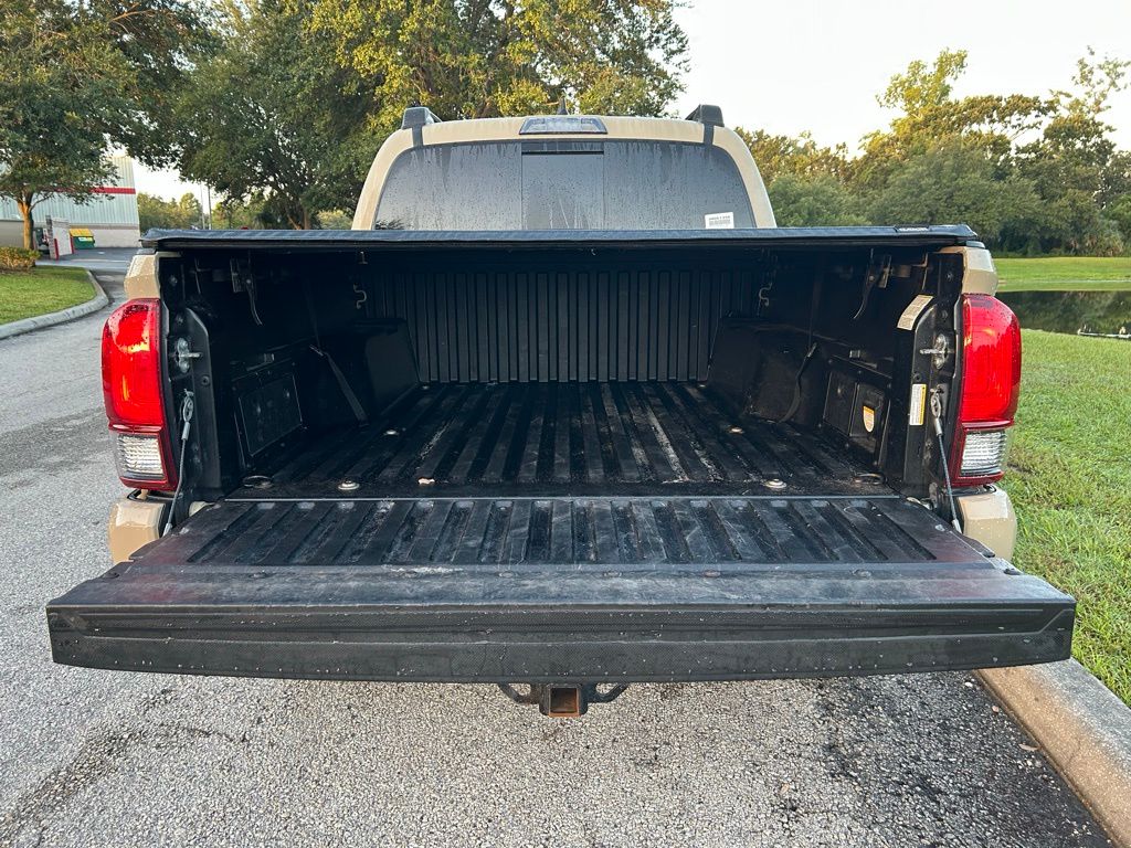 Thumbnail: 2018 Toyota Tacoma - 10