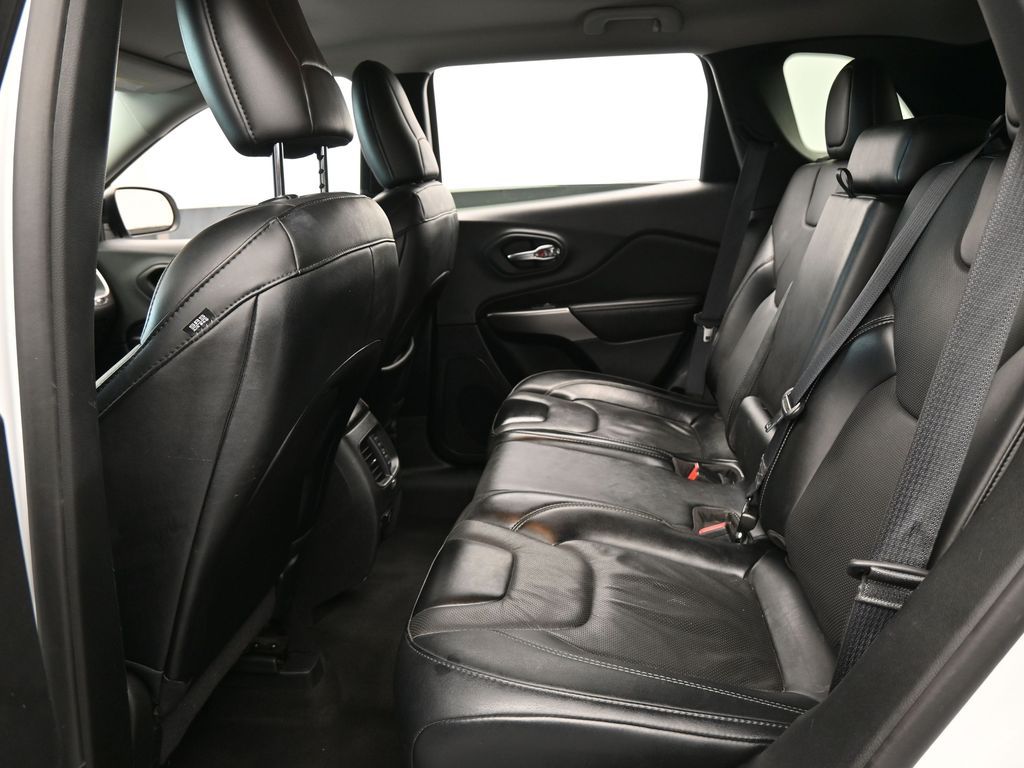 Used 2022 Bright White Clearcoat Jeep Latitude Lux image 34