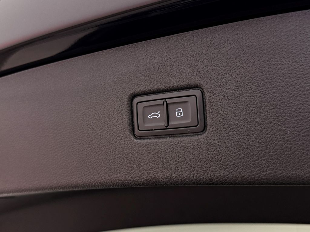 2023 Audi SQ5 Prestige 25