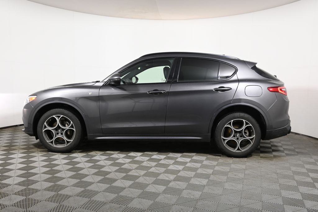 Thumbnail: 2022 Alfa Romeo Stelvio - 2