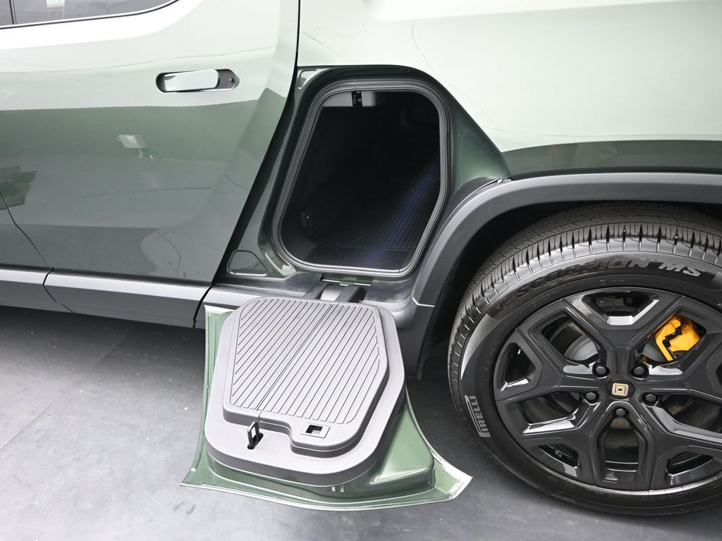 2025 Rivian R1T Ascend