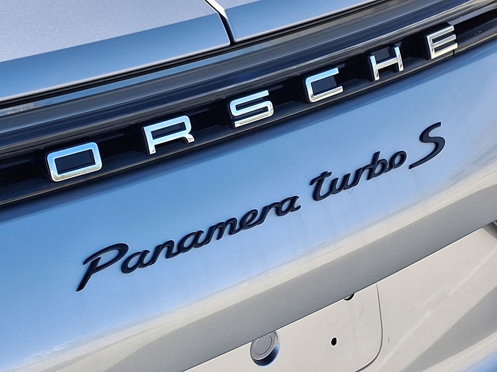 2021 Porsche Panamera Turbo S 32