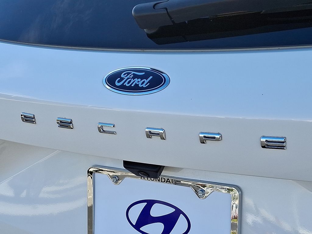 Thumbnail: 2022 Ford Escape - 32