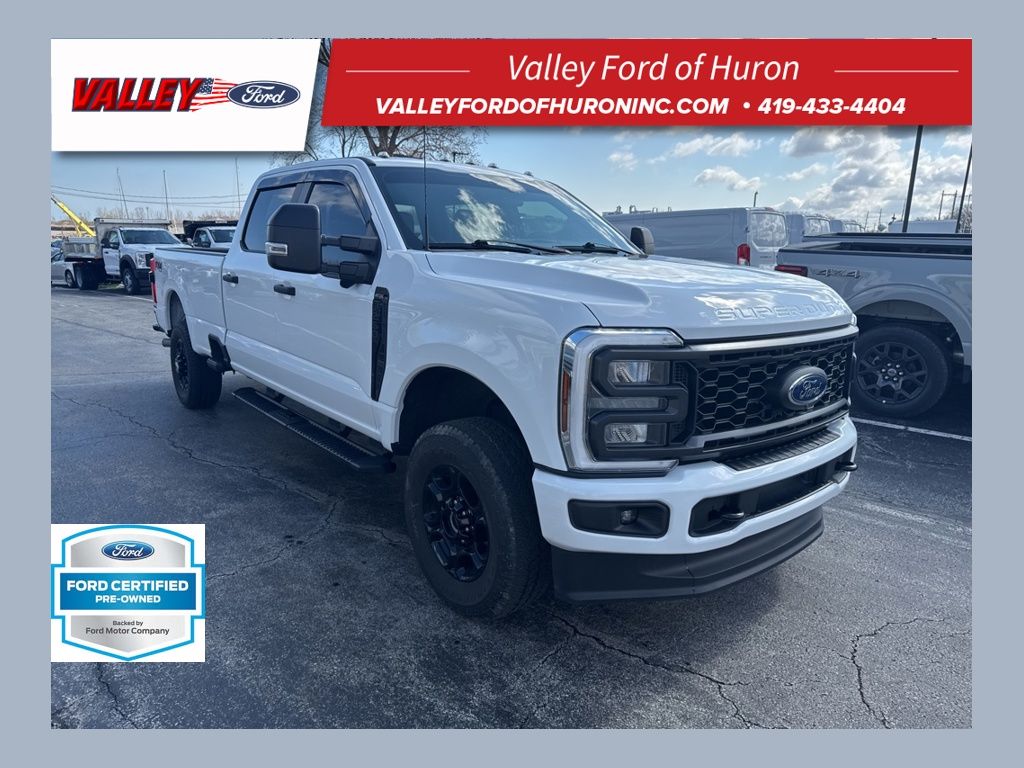Oxford White 2024 Ford F-250 Super Duty XL Crew Cab 4WD Pickup Truck Four-Wheel Drive Automatic