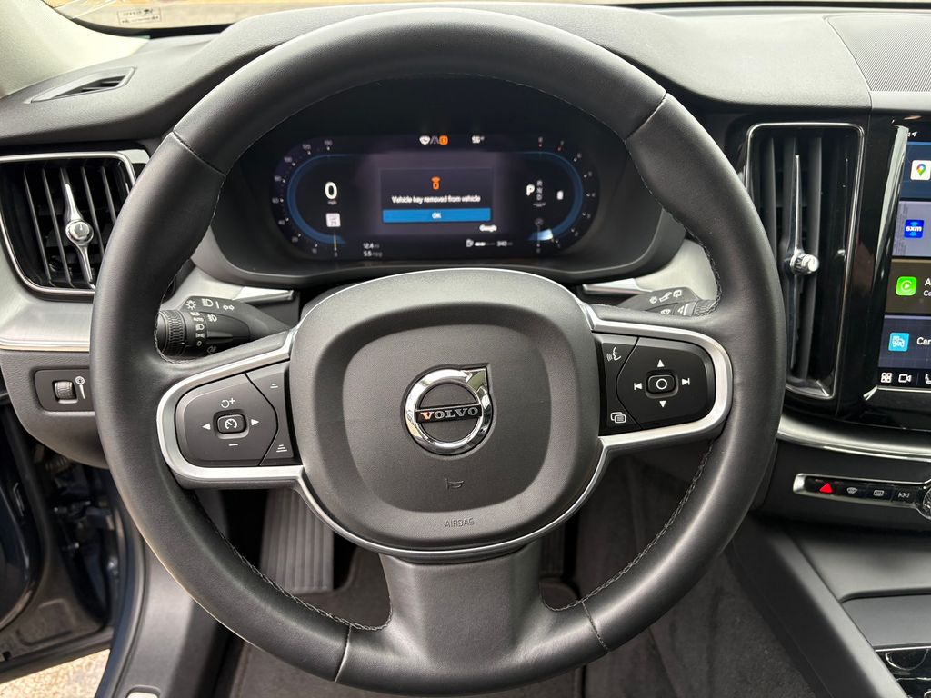 2022 Volvo XC60 B5 Momentum