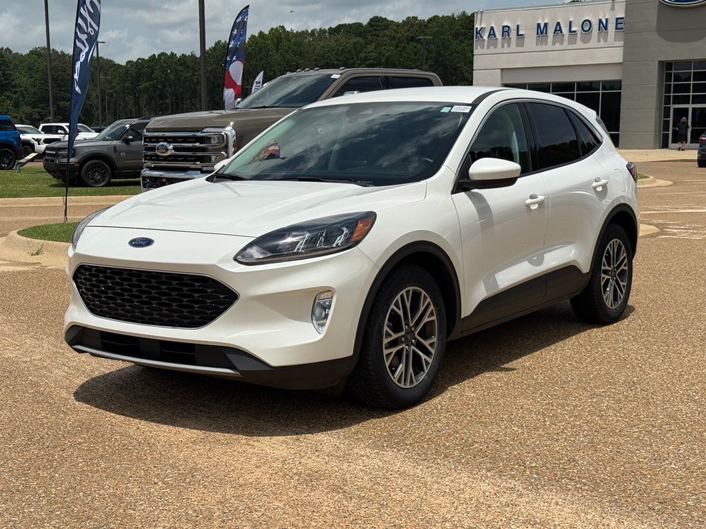 White Metallic 2022 Ford Escape SUV / Crossover Front-Wheel Drive 8-Speed Automatic