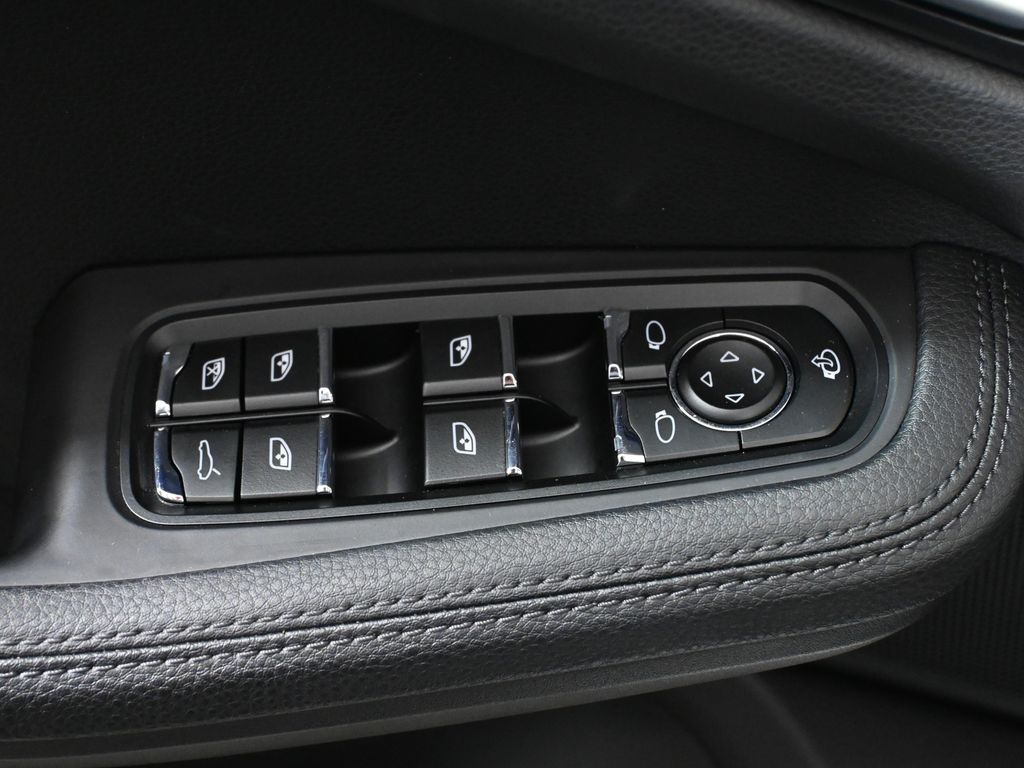 Thumbnail: 2024 Porsche Macan - 32