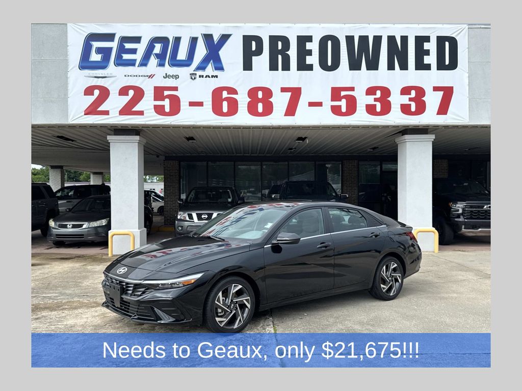 Abyss Black 2025 Hyundai Elantra SEL Convenience FWD Sedan Front-Wheel Drive Continuously Variable Transmission