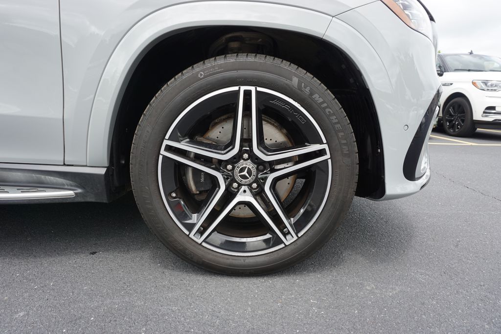 2025 Mercedes-Benz GLS 450 4MATIC 18