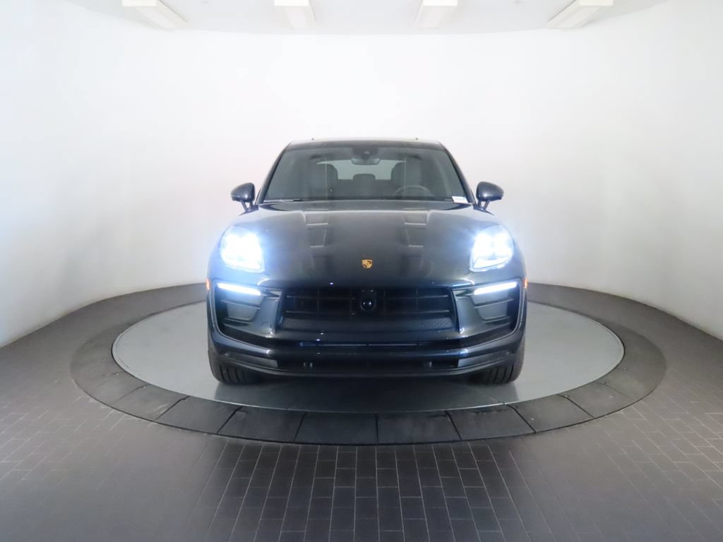 Thumbnail: 2026 Porsche Macan - 10