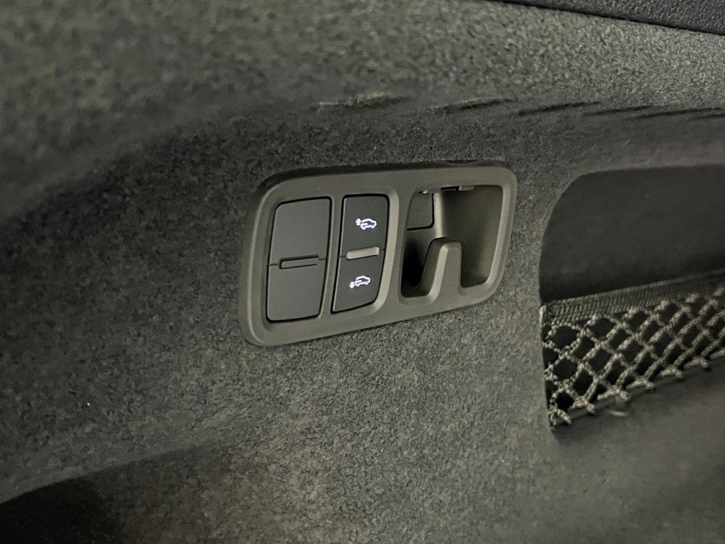 Thumbnail: 2026 Audi RS Q8 - 12