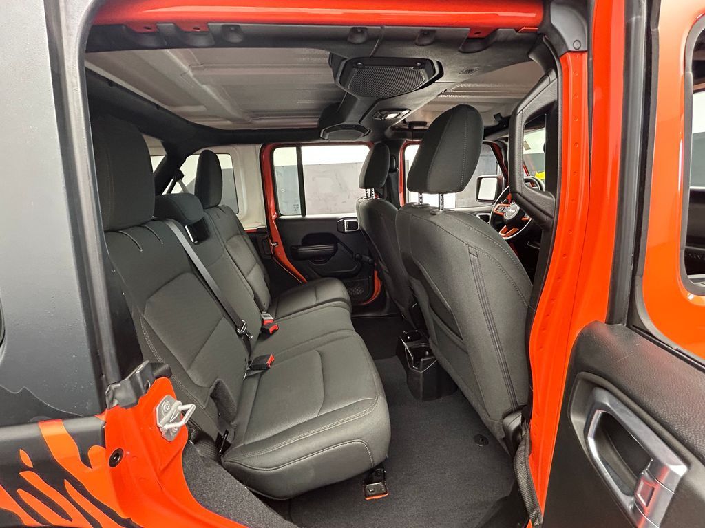 Used 2018 Punkn Metallic Clearcoat Jeep Unlimited Sport image 15
