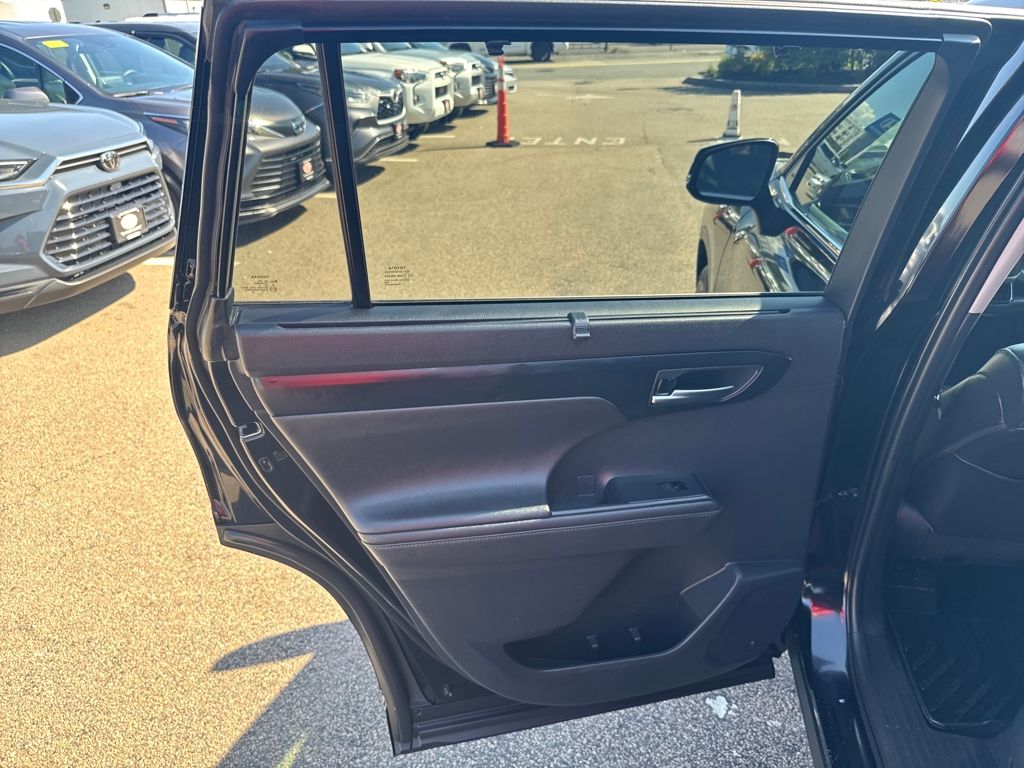 2020 Toyota Highlander XLE photo 39