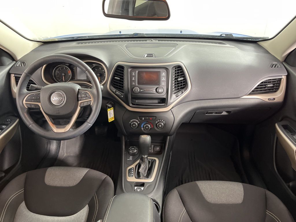 Thumbnail: 2018 Jeep Cherokee - 15