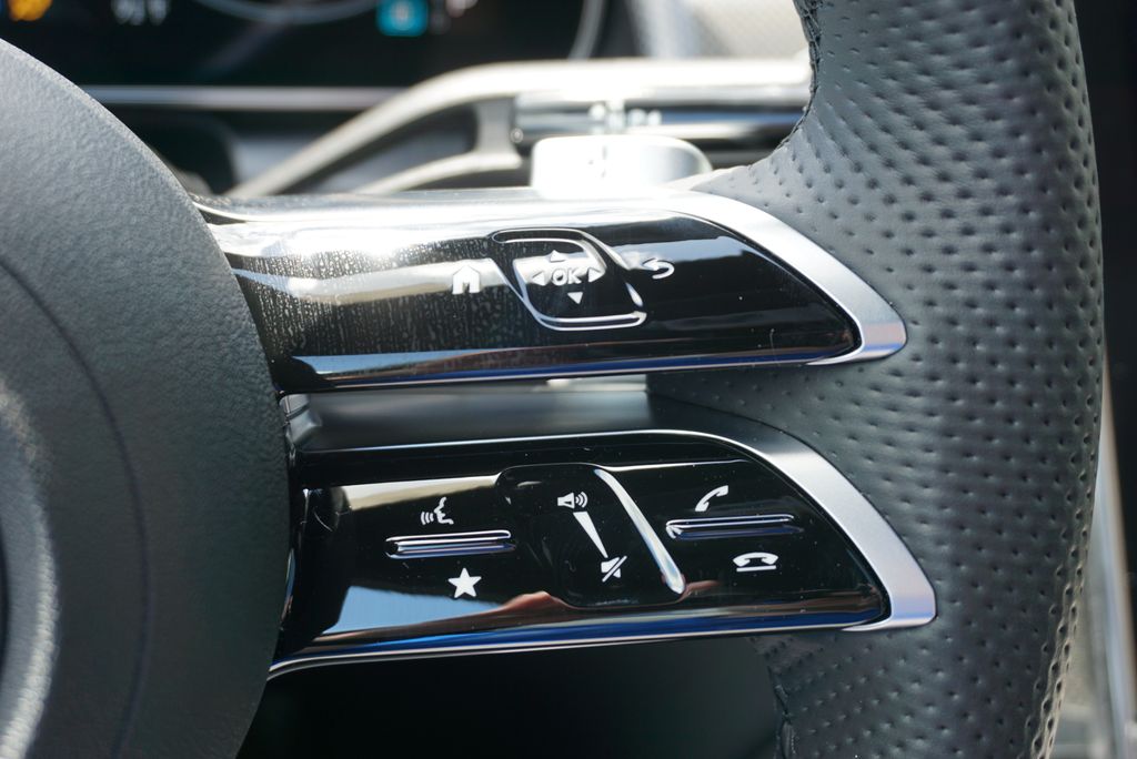 Thumbnail: 2025 Mercedes-Benz GLC - 28