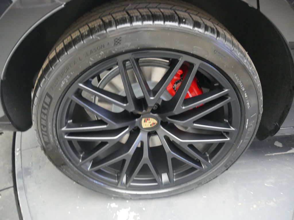 Thumbnail: 2026 Porsche Macan - 15