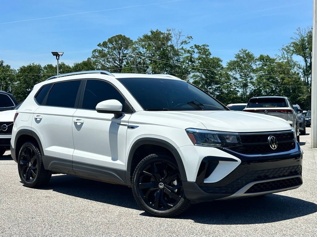 Pure White 2022 Volkswagen Taos SE FWD SUV / Crossover Front-Wheel Drive 8-Speed Automatic