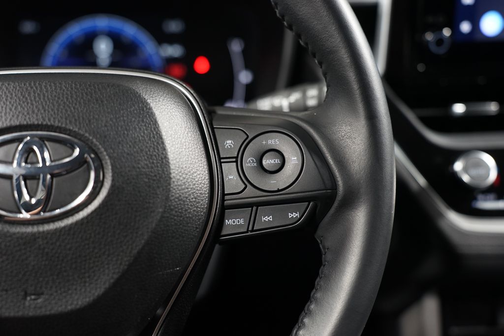 2024 Toyota Corolla Cross XLE 13