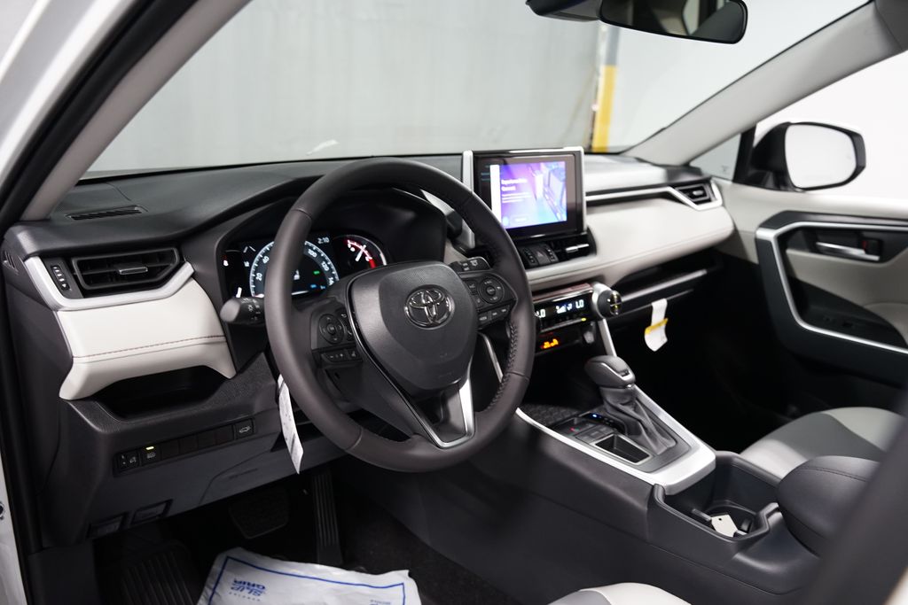 Thumbnail: 2025 Toyota RAV4 - 11