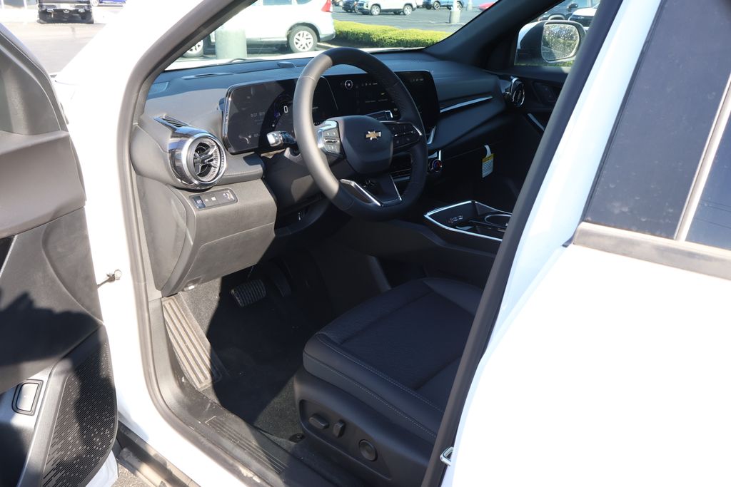 Thumbnail: 2025 Chevrolet Equinox - 13