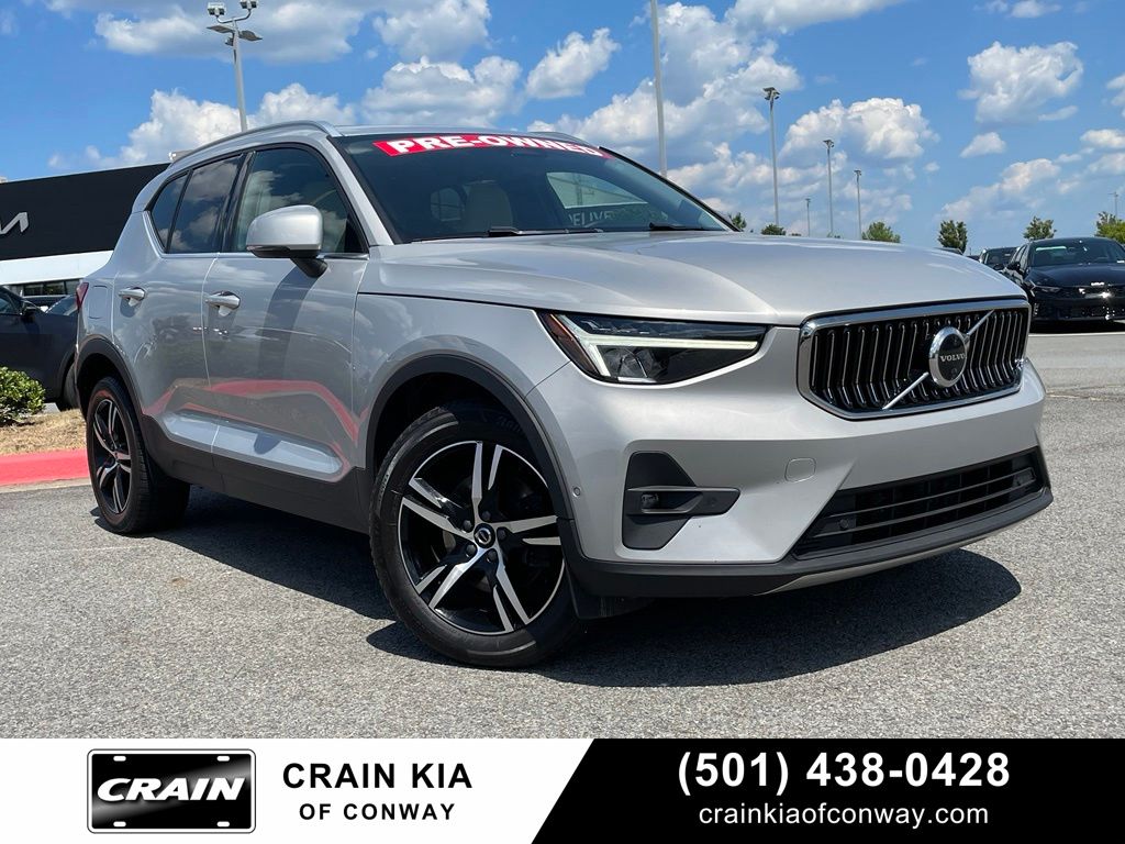  2023 Volvo XC40 B5 Plus Bright Theme AWD   