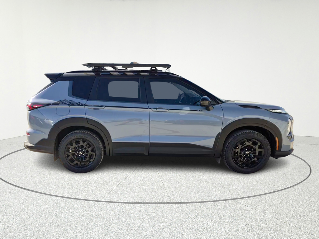 2025 Mitsubishi Outlander SE - 3