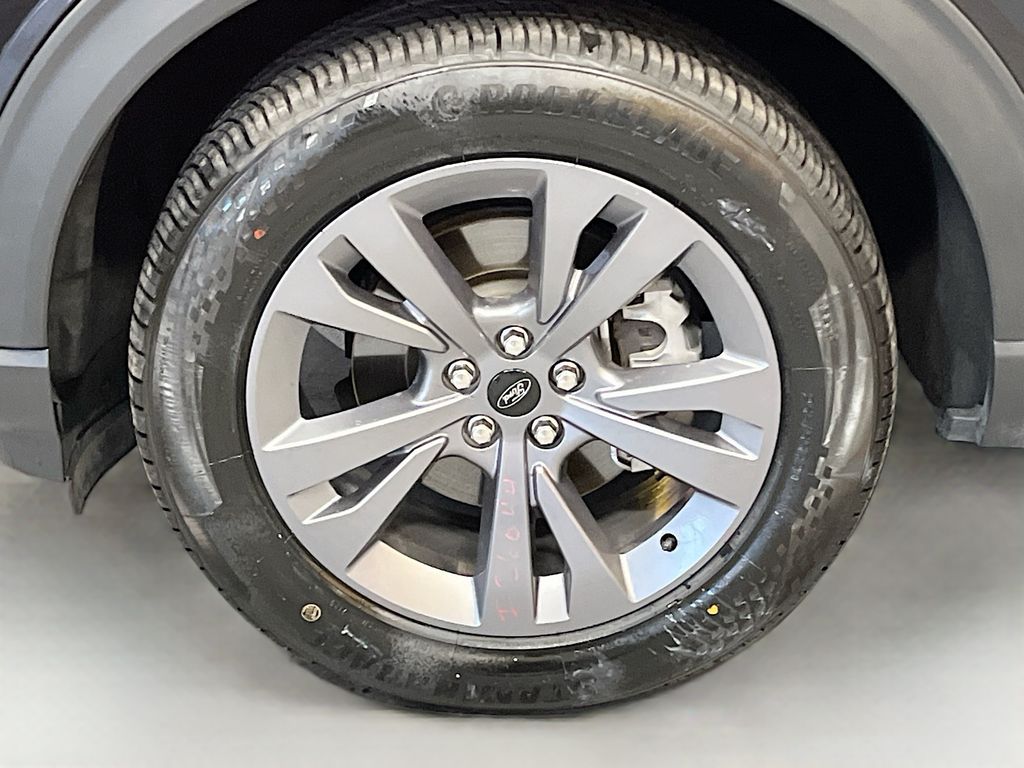 Used 2023 Black Metallic Ford XLT image 33