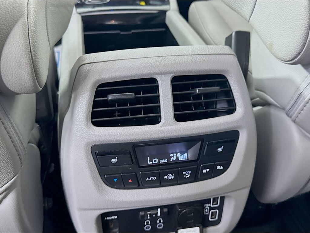 Used Car 2022 Honda Pilot  Touring For Sale Under $30,000 In Austin, Texas