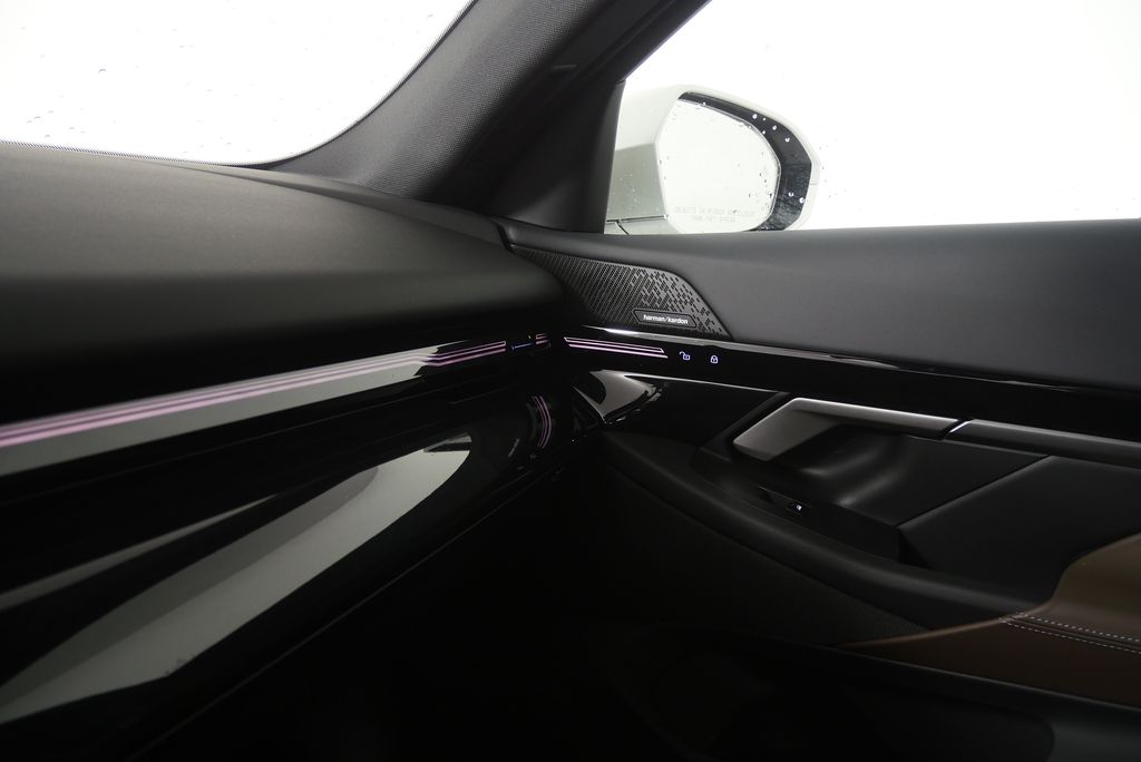 Thumbnail: 2025 BMW 5 Series - 30