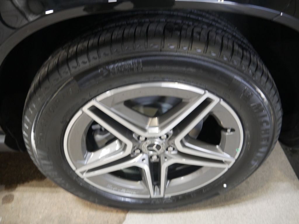 Thumbnail: 2026 Mercedes-Benz GLE - 13