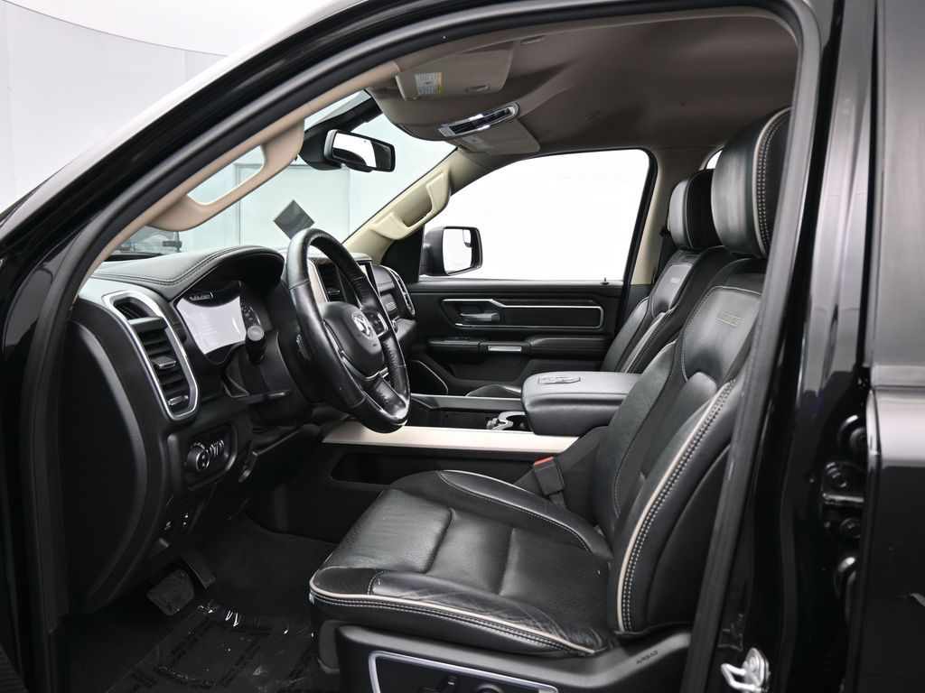 Used 2020 Diamond Black Crystal Pearlcoat Ram Laramie image 11
