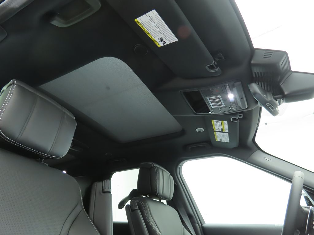 Thumbnail: 2026 Land Rover Discovery - 18