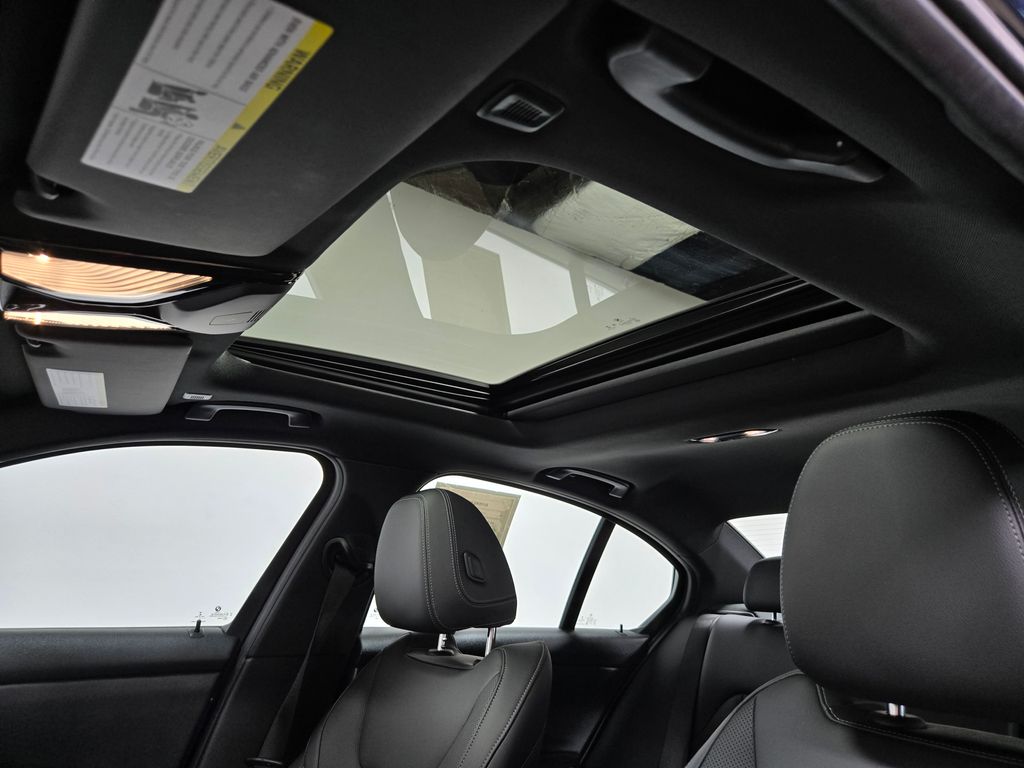 2022 BMW 3 Series 330i - Photo 9