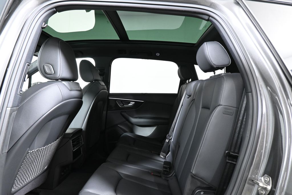 Thumbnail: 2026 Audi Q7 - 28