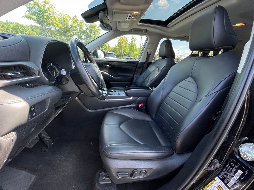 Thumbnail: 2020 Toyota Highlander - 26