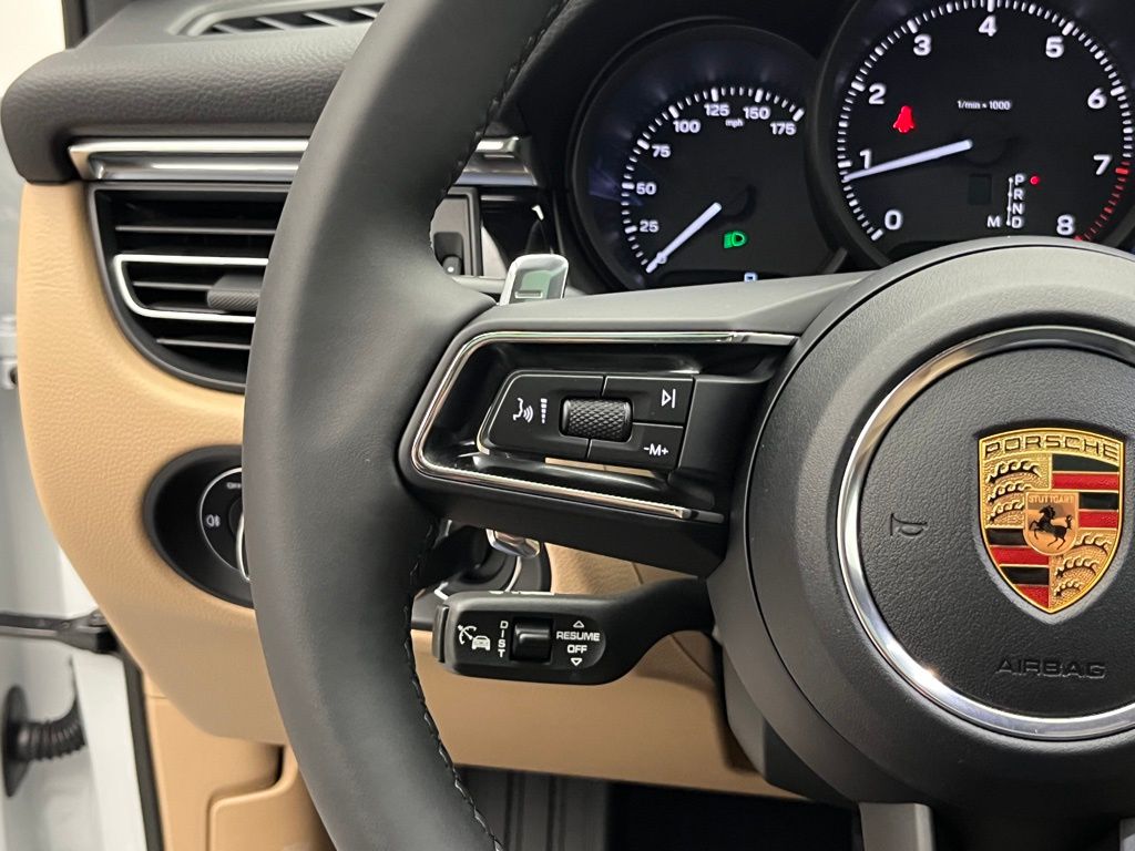 Thumbnail: 2026 Porsche Macan - 13